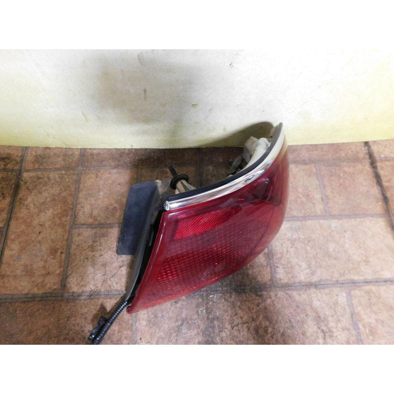 Buick Lesabre Tail Light Passenger Side HQ - GM2801152-Partify Canada