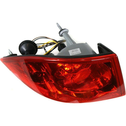 Buick Lucerne Tail Light Driver Side HQ - GM2818177-Partify Canada